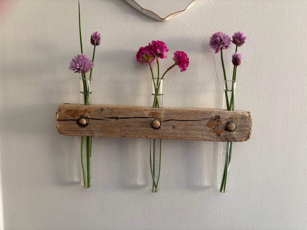 Minimal flower display 