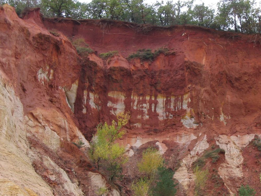 Roussillon, Sentier des Ocres. Luberon. October 2005.