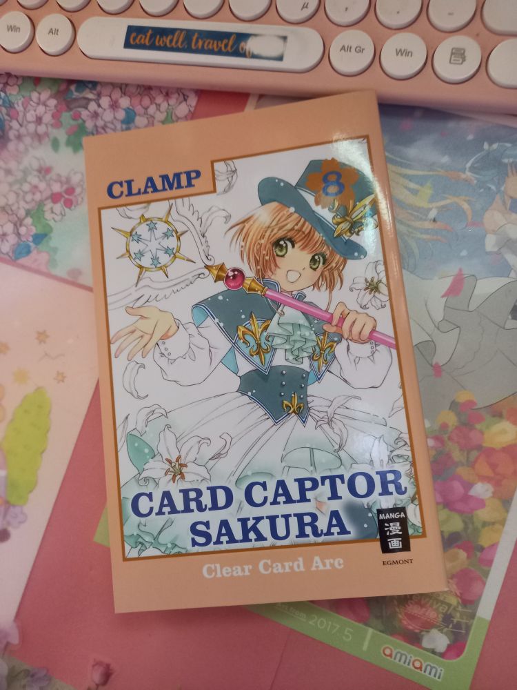 Sakura-chan smiles brightly from the 8th cover of the manga Cardcaptor Sakura Clear Card.