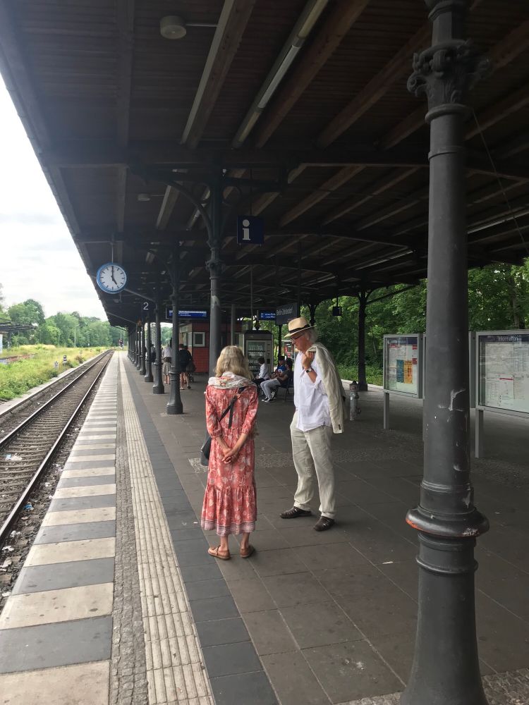 Berlin-Zehlendorf,!Yesteryear, 5pm sharp.