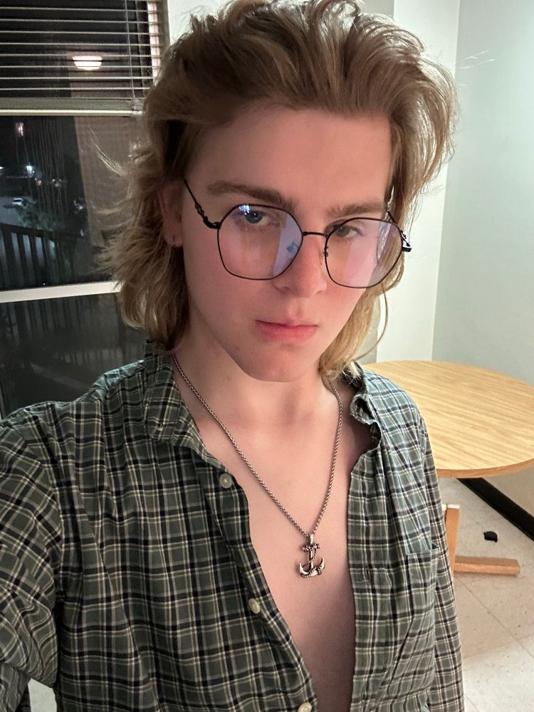 picture of me (bra-less) in flannel. i am *so* fucking hot