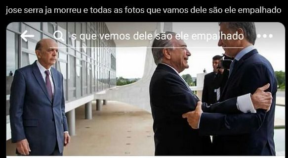 finada página em rede social q dizia q o josé serra já morreu e todas as fotos que vemos dele são ele empalhado. A foto é o temer abraçando o collor e ao lado o josé serra empalhado