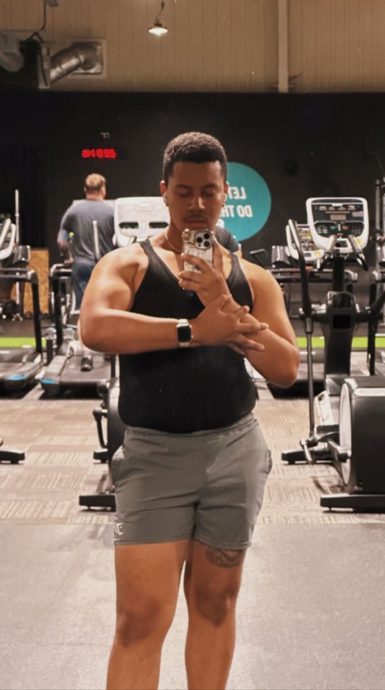 a mirror selfie of joel at the gym 