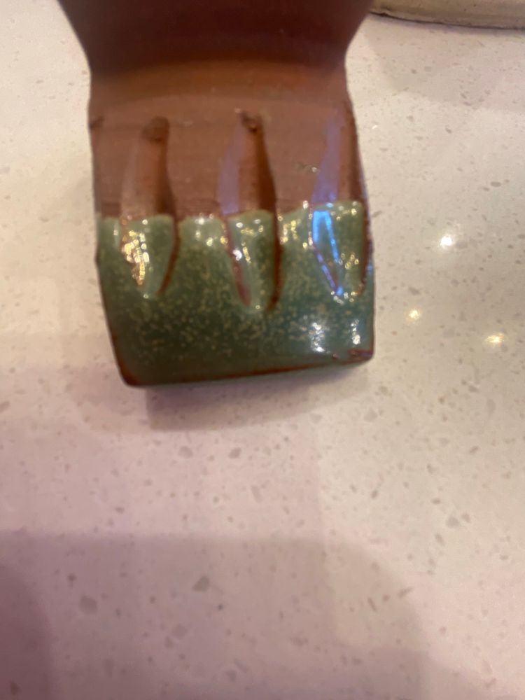 Green test tile with phase separation on brown clay