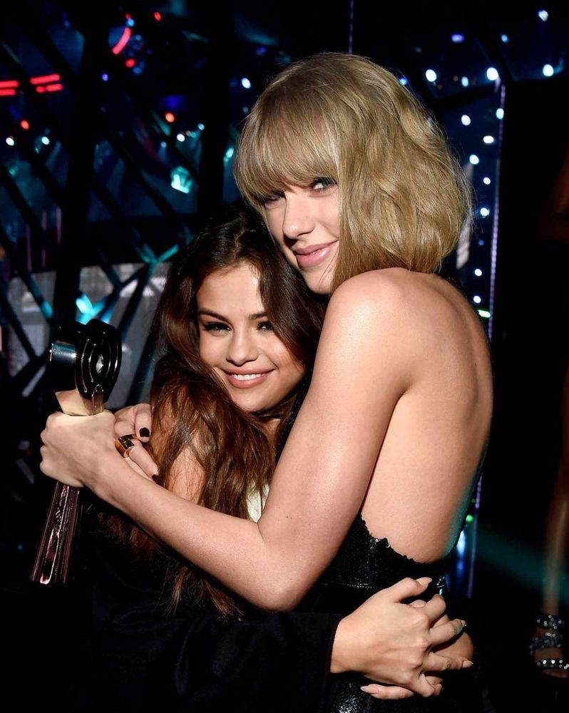 Taylor Swift Selena Gómez, billionaire