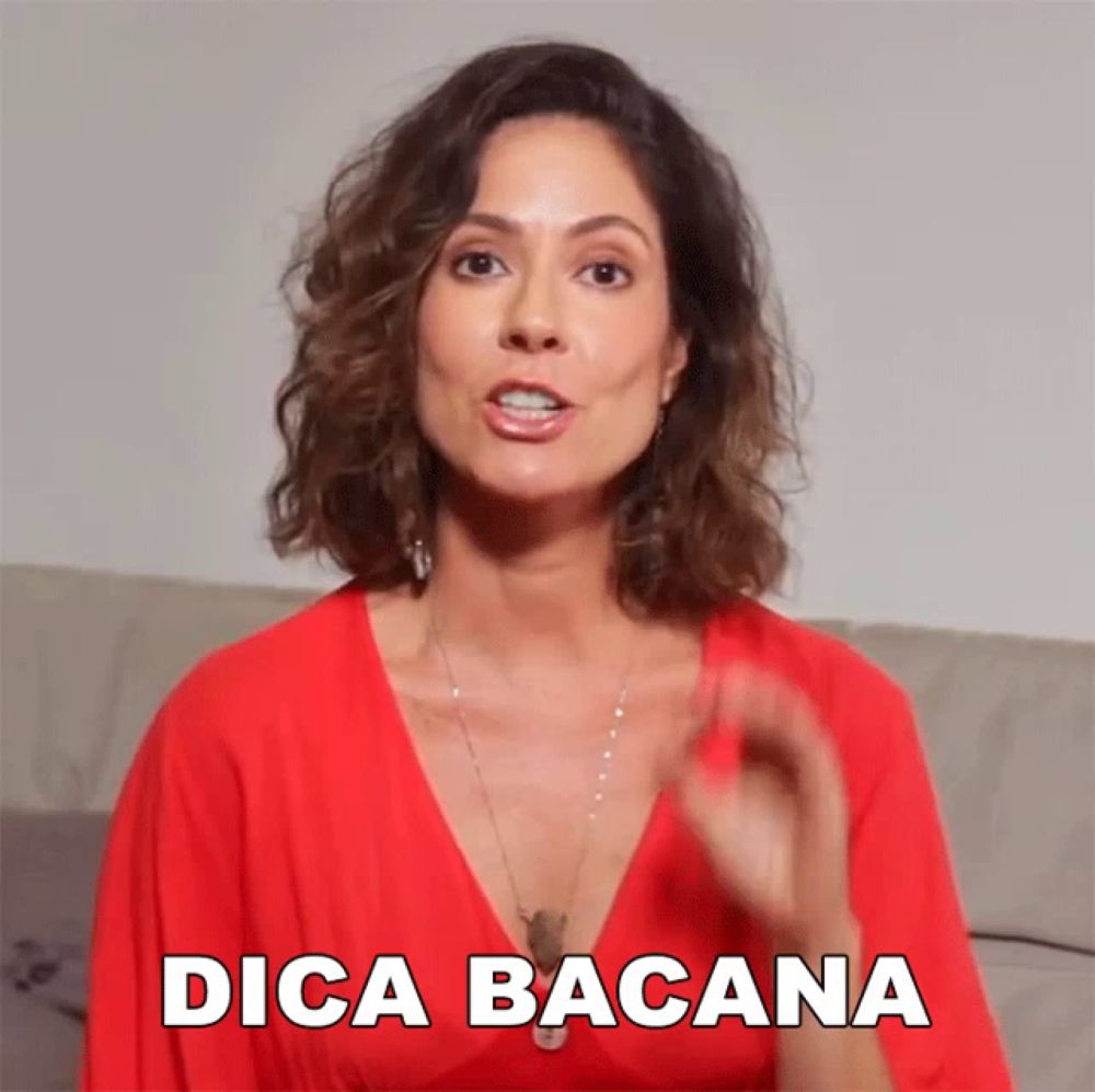 a woman in a red dress says " dica bacana " in white letters