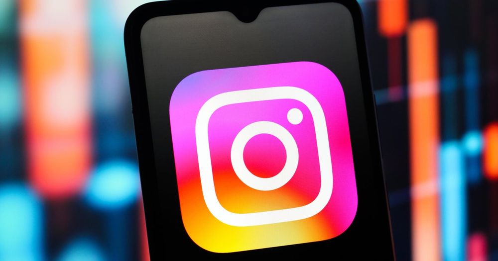 Instagram rolled out a new Map feature that lets users see their friends' locations in real time. Here's why privacy experts are concerned.