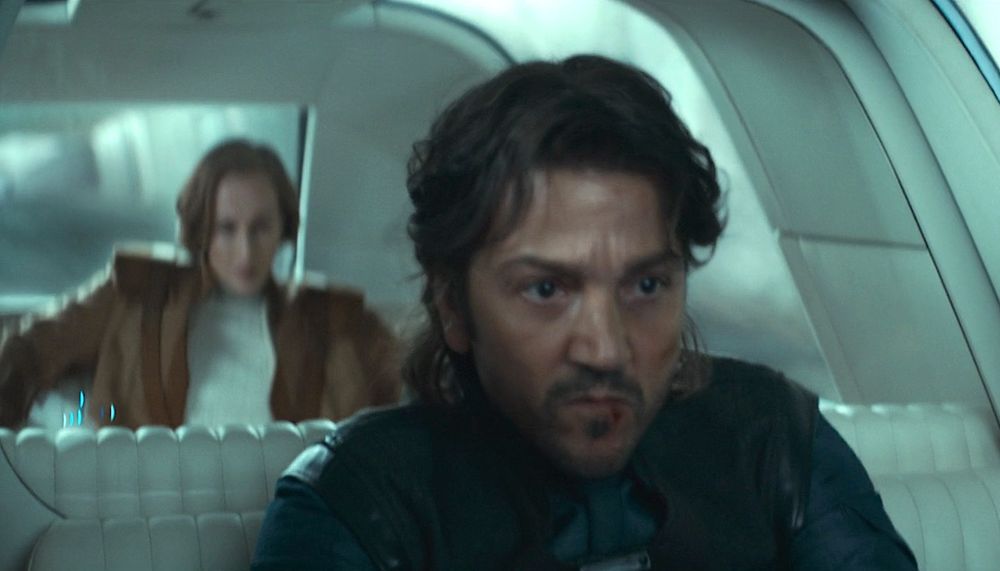 Andor S02E09 Mon and Cassian escape