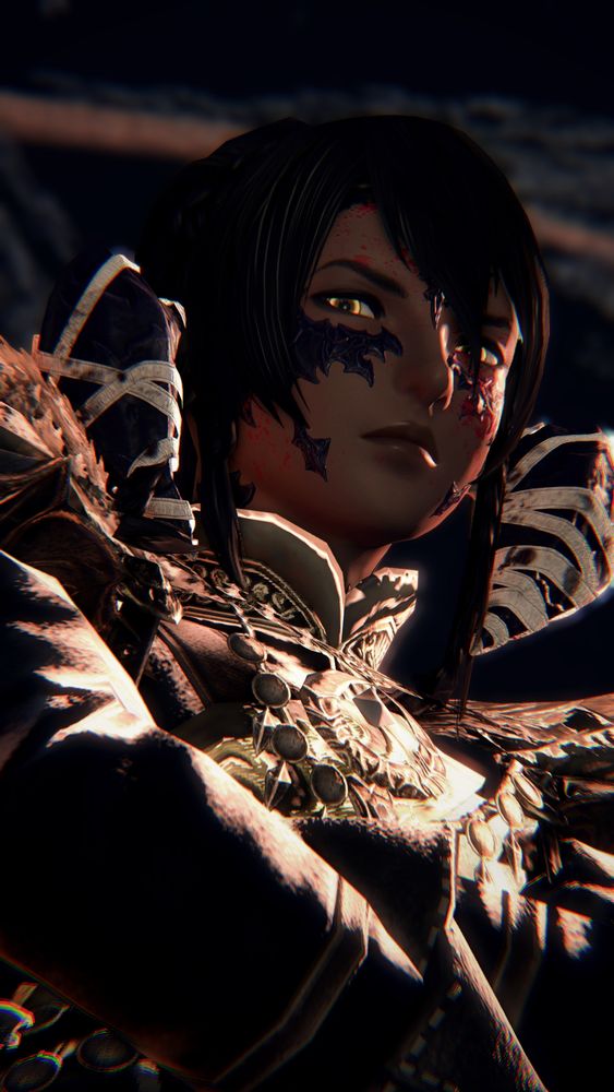 a gpose of fray (they/them/it/its), a xaela au ra with blood splatter on their face. they have a nearly identical appearance to lilith, save for the wraps around their horns and more body scales.