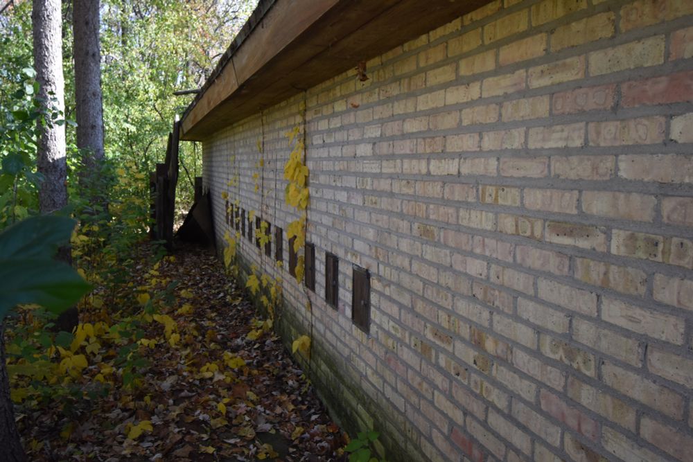 Lloyd Lewis Farm Unit
Libertyville, Illinois
T.4307/S.266

This home is down a private drive more than a few hundred yards.
Unless invited it would be trespassing and would disturb the occupants.
Photos courtesy and property of the Wright Legacy Group Archives