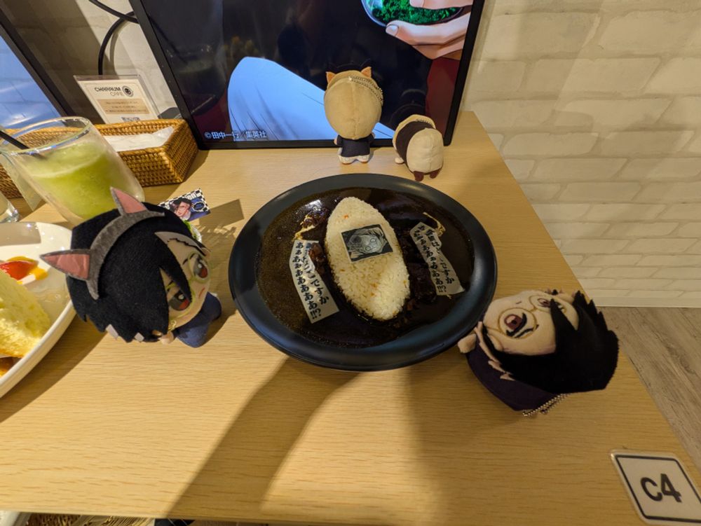 カレーの顔がこわくてそっぽを向くちてごろしし