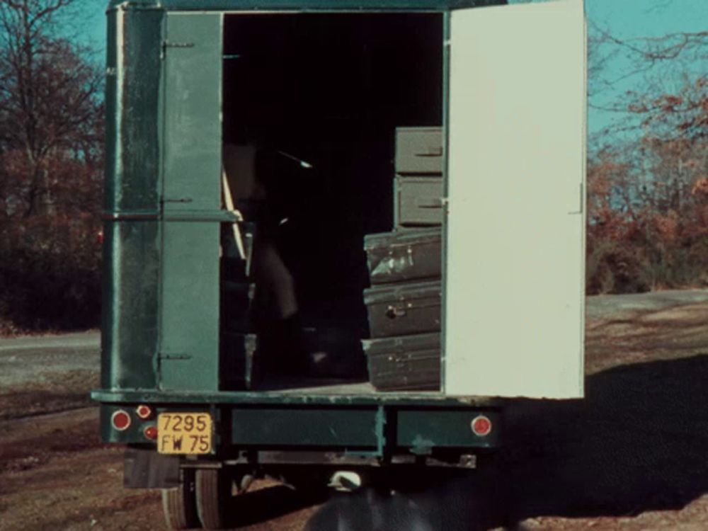 a truck with the license plate 7295 fw 75