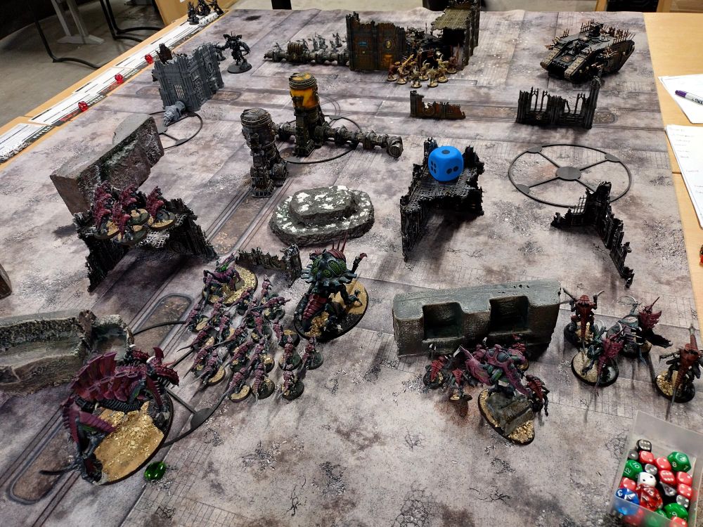 1000points of Tyranids line up against chaos space marines