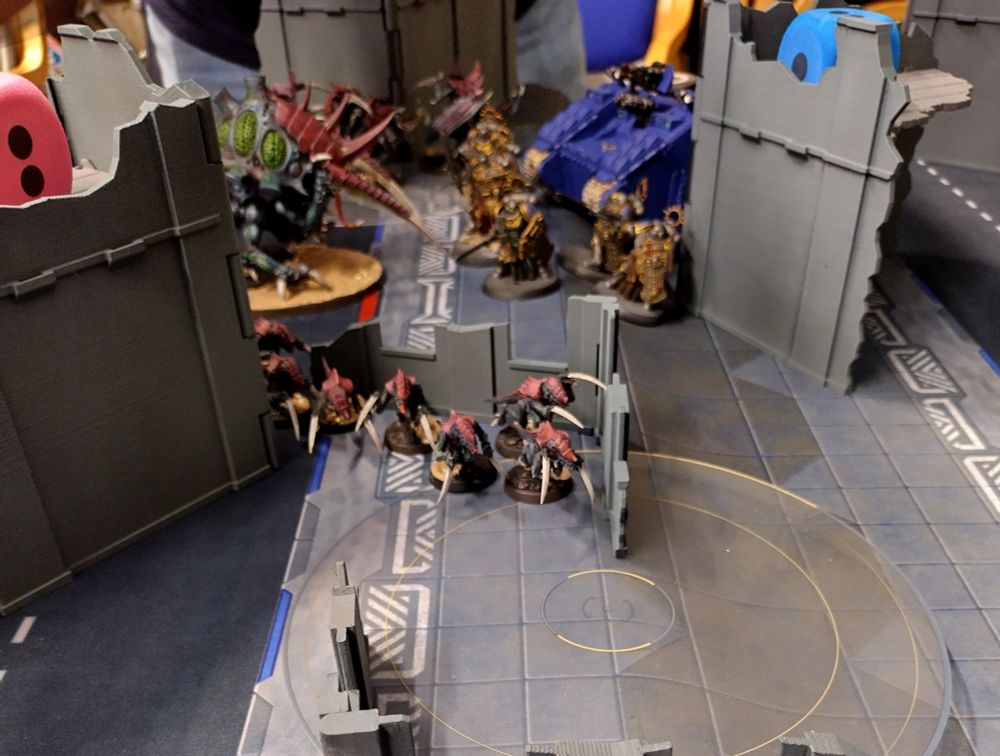 Another angle on the start of the ultramarines slowly deleting Tyranid units