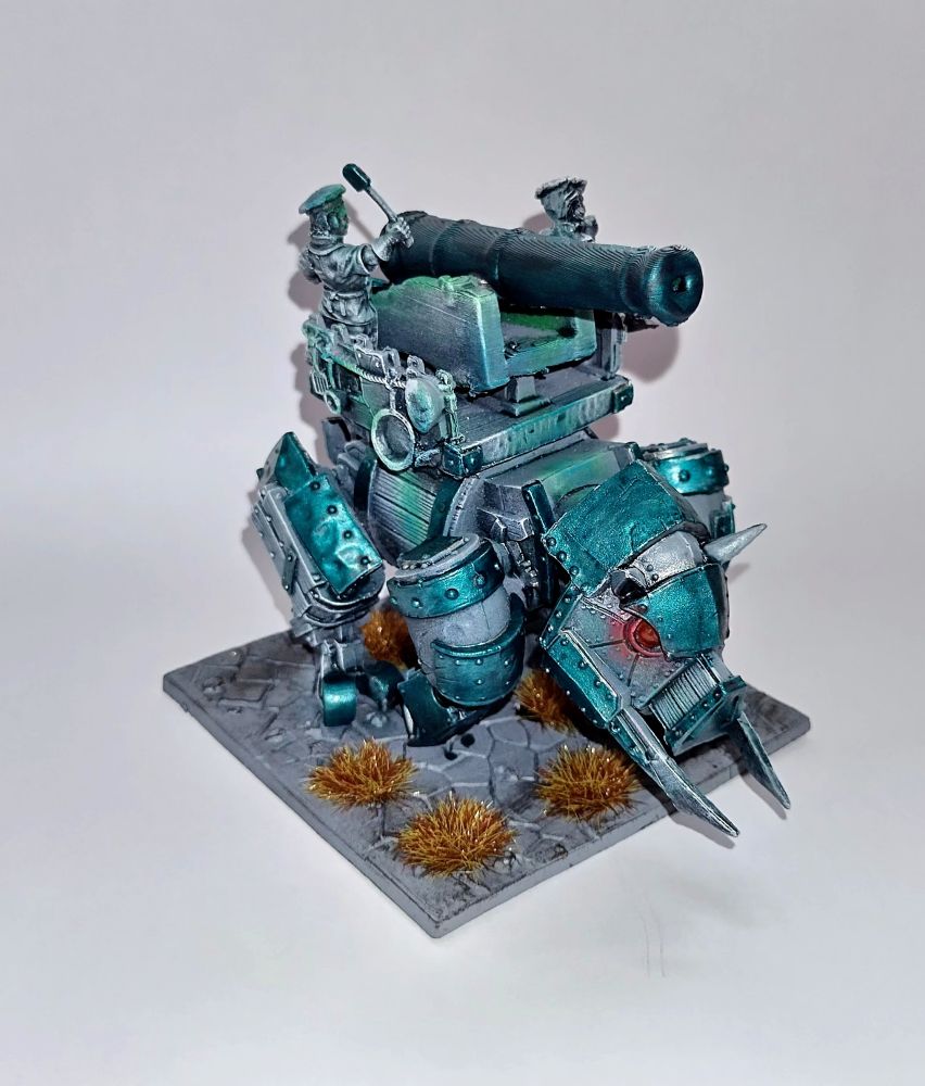A view of the right hand side of the iron beast. You can see my attempt at OSL from the green metals and red eyes