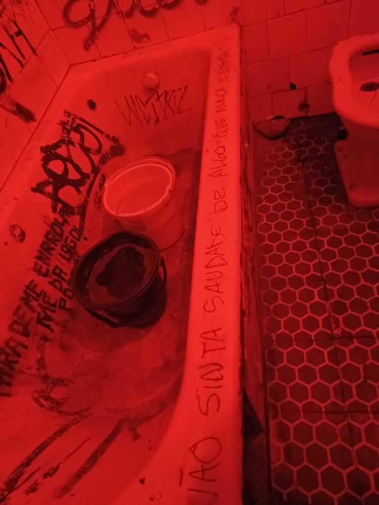 Não sinta saudades de algo que nunca existiu.