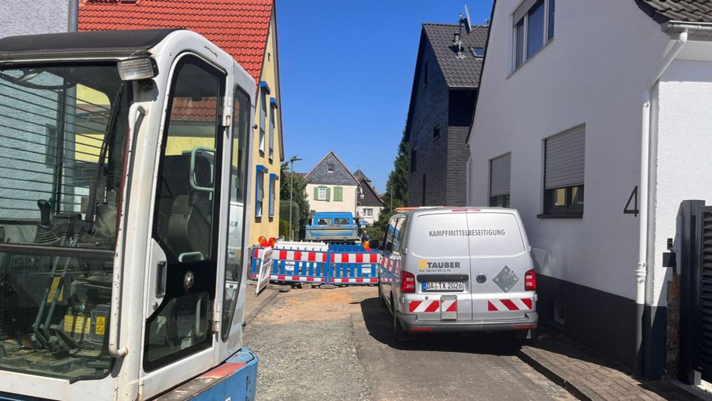 Eine 500 Kilogramm schwere Fliegerbombe ist im Gießener Stadtteil Wieseck gefunden worden. Die Entschärfung soll noch am Montag erfolgen. 1.550 Menschen müssen ihre Wohnungen verlassen. Die Evakuierun...