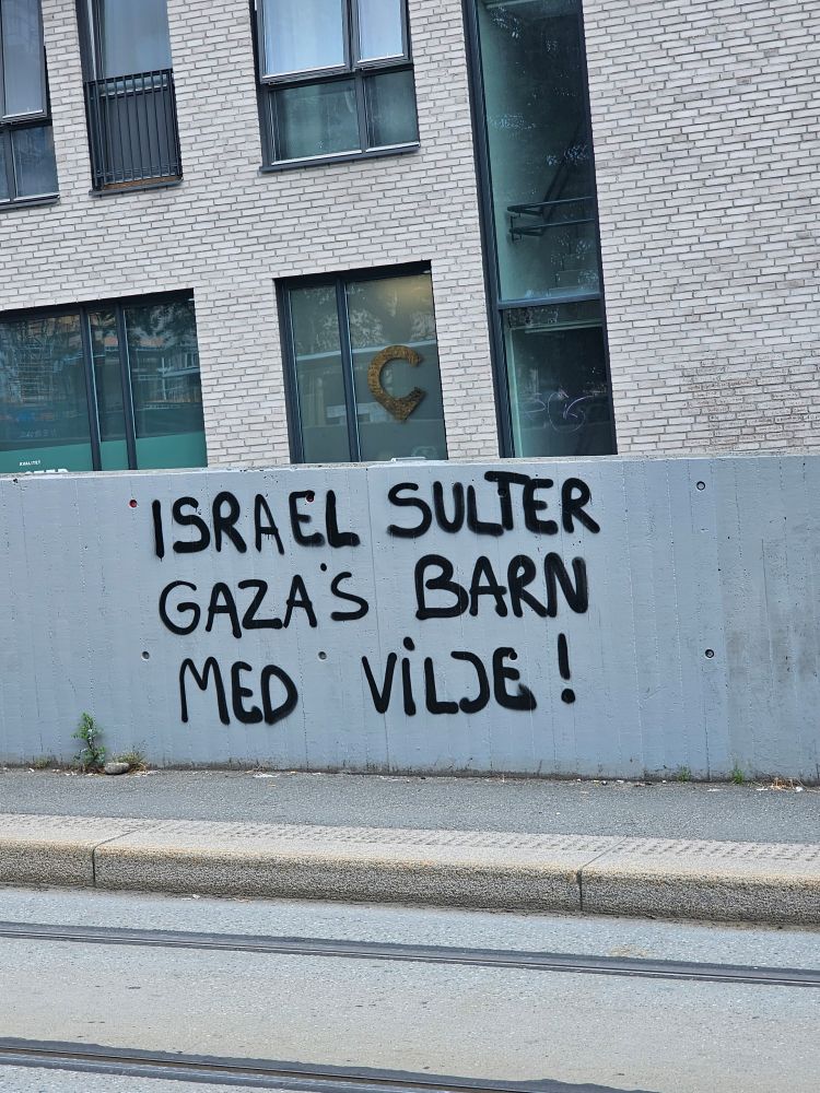 Tagging på Carl Berner
Israel sulter Gaza's barn med vilje! 