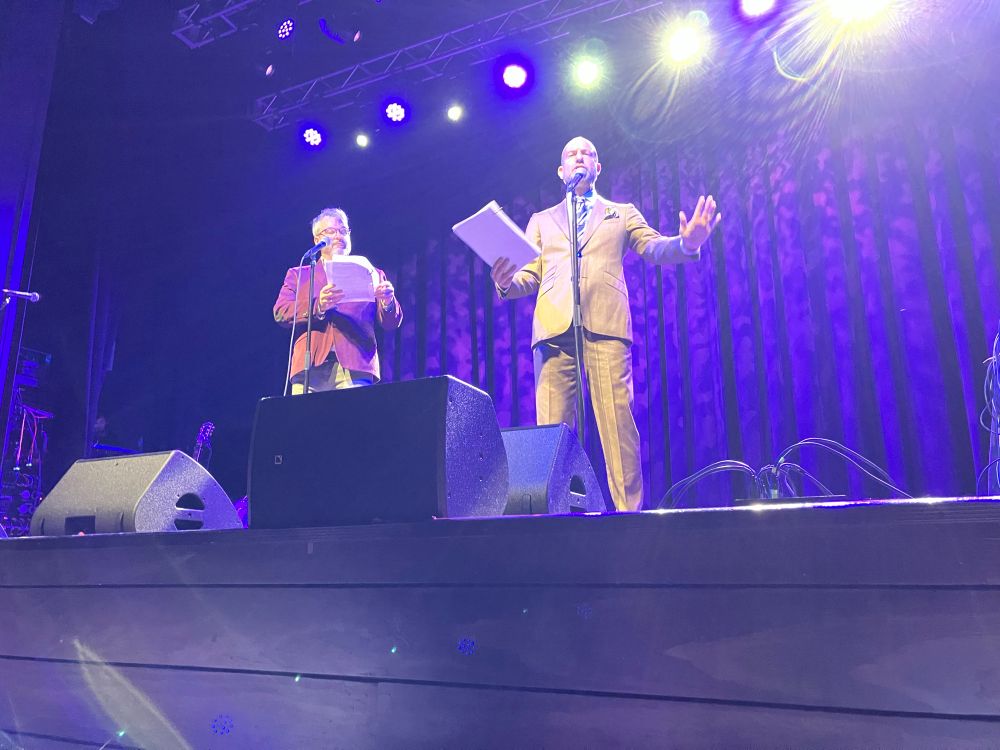 Jeffrey Cranor and Cecil Baldwin perform on stage. 