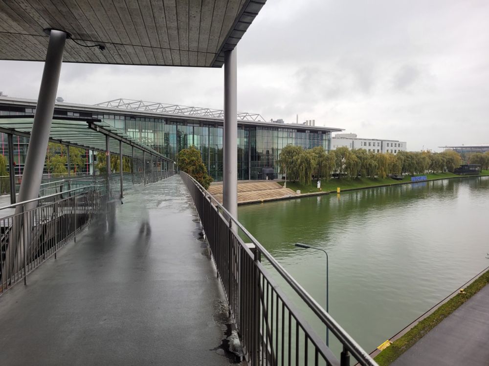 Fußgängerbrücke über den Mittellandkanal