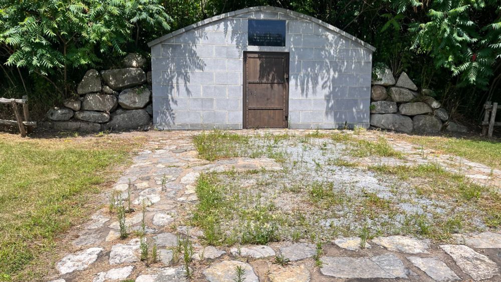 Le tombeau du loyaliste américain Sir John Johnson, construit en 1812. 