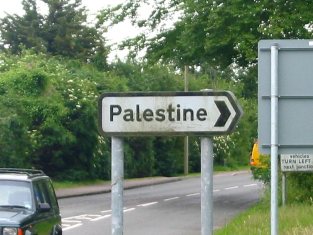 A road sign to Palestine.