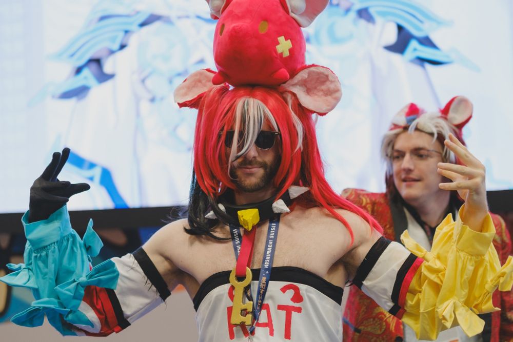 Hakos Baelz of Hololive (with Mr. Squeaks on my head and a helpful Hayko behind) - ANYC 2023