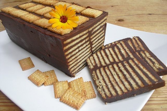 Bild von Kalter Hund mehrere Schichten keks mit Schokolade in Scheiben geschnitten. Empfehle nach Rezept zu suchen schmeckt super