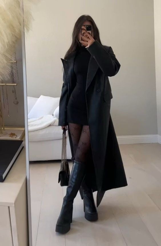 all black and minimalist outfit 