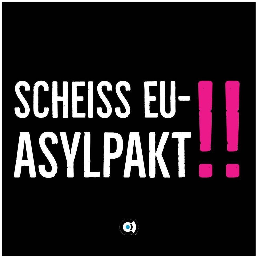 Schwarzer Hintergrund:
Weiße Schrift: Scheiss EU-Asylpakt
Zwei große rote Ausrufezeichen