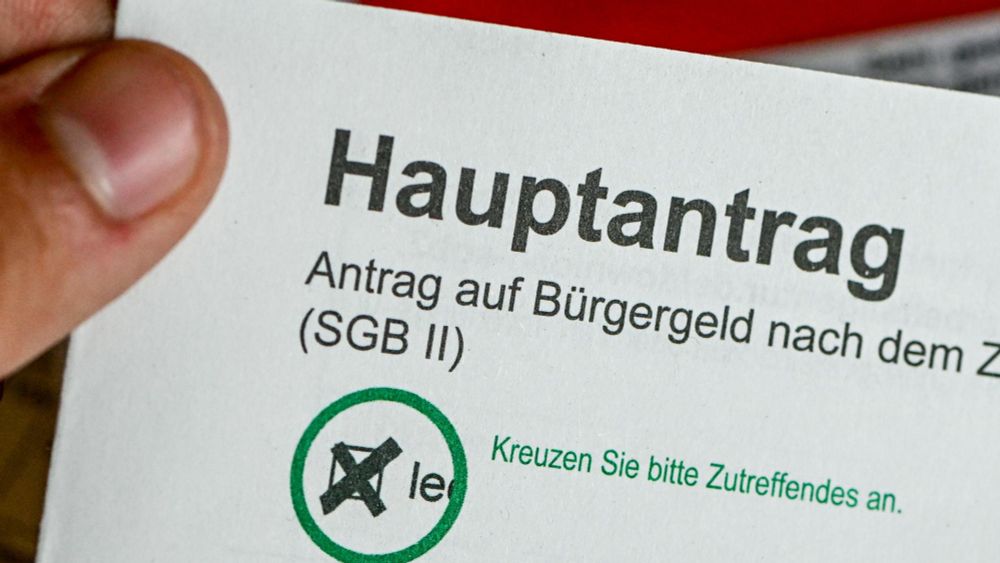 Kabinett - Arbeitslose Bürgergeld-Bezieher sollen nach dem Willen der Bundesregierung künftig monatlich im Jobcenter erscheinen