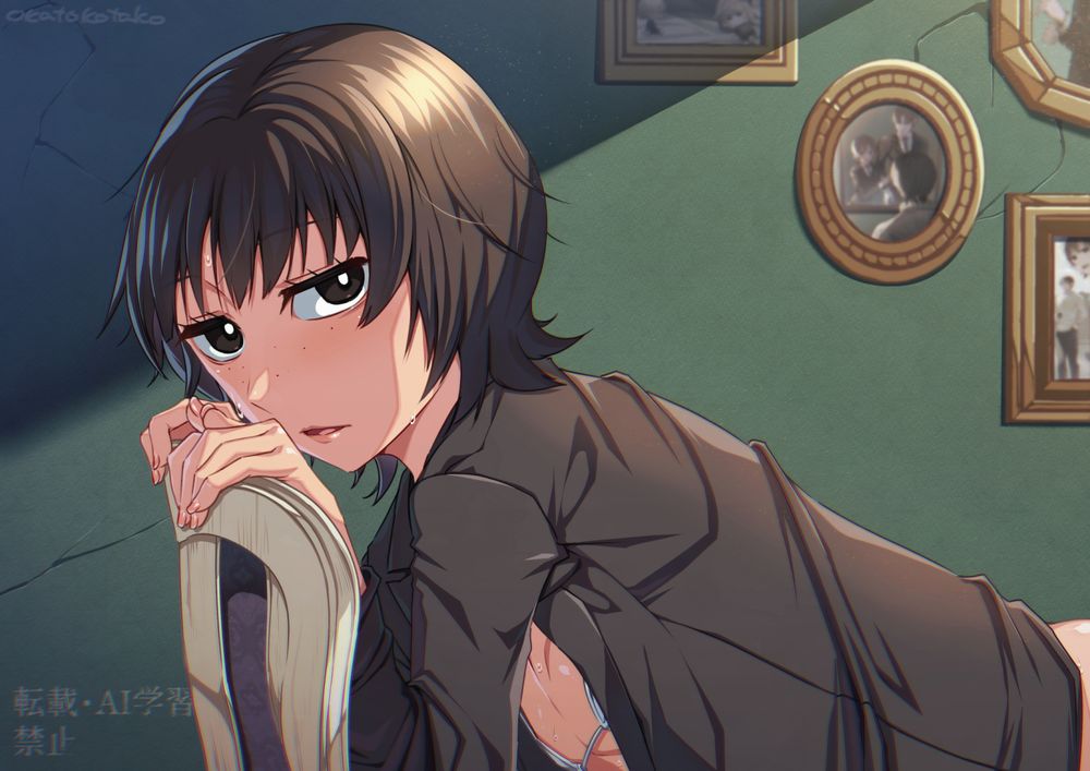 はとはらみらいさんのNSFWファンアートです。
椅子の背もたれをつかみカメラを見つめる構図です。マイクロビキニブラジャーの上に直接ジャケットを羽織っています。