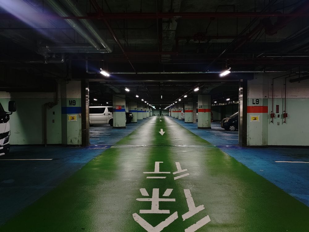 地下駐車場