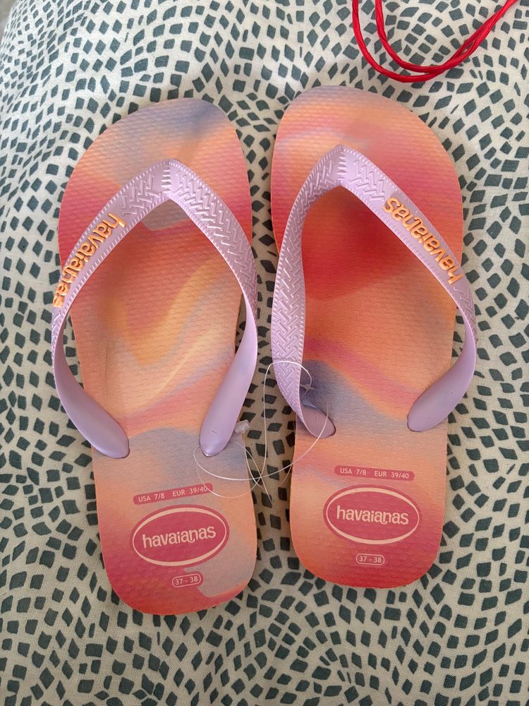 flip flops that have the colors than the Lover set