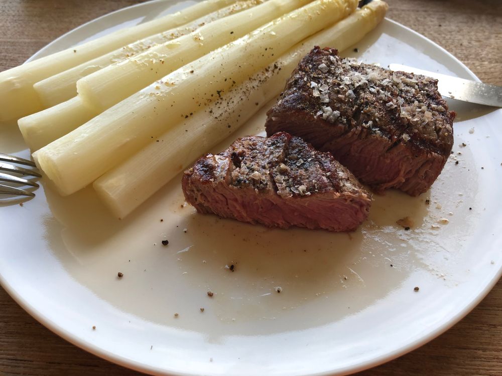 Spargel mit Steak und selbstgemachter Sauce Bernaise