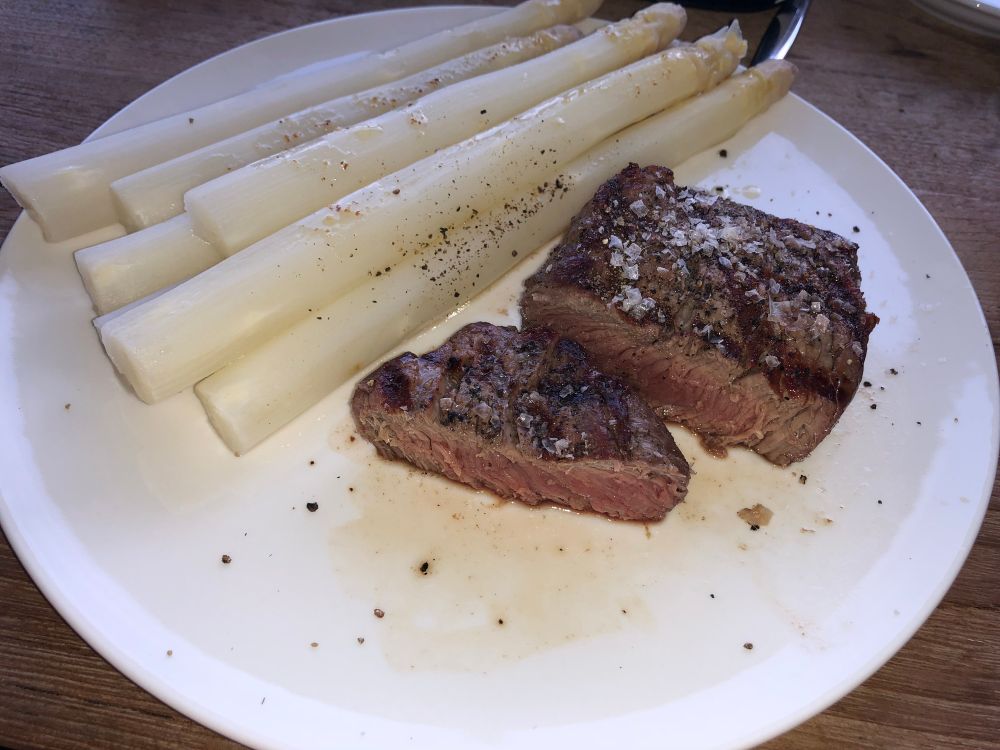 Spargel mit Steak und selbstgemachter Sauce Bernaise