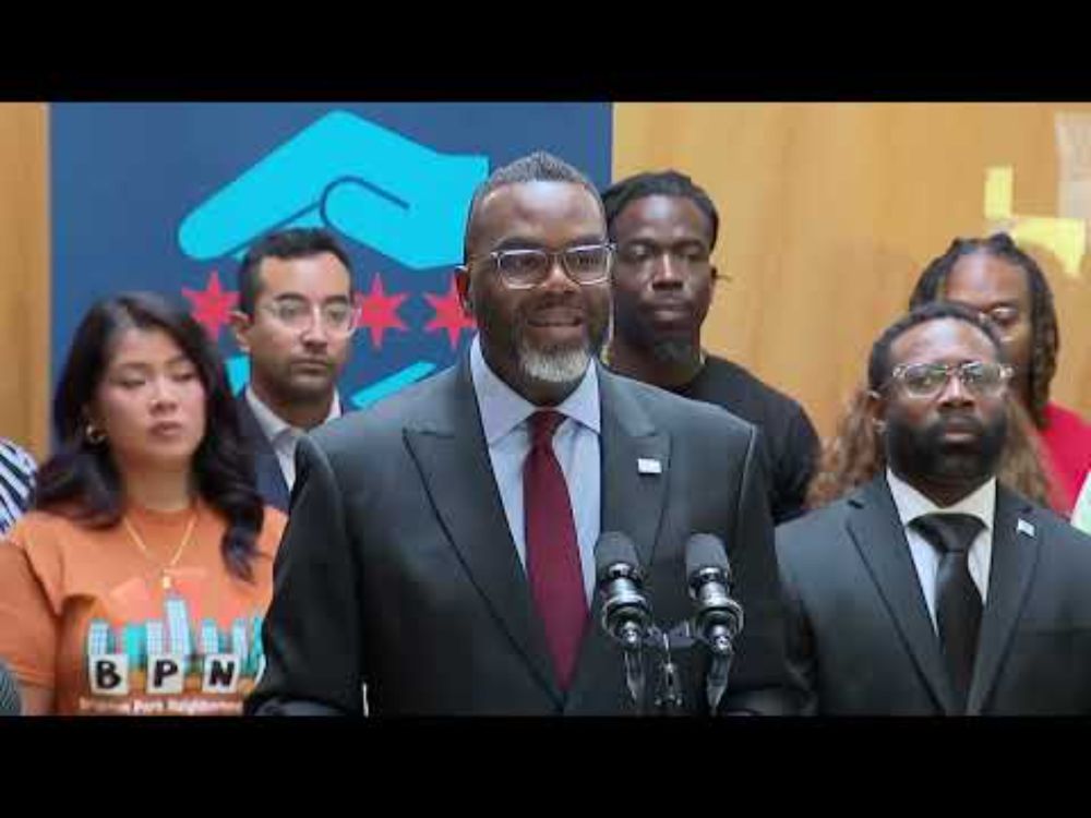 Chicago mayor signs order to stop federal agents from using city property for ICE activity (FULL)