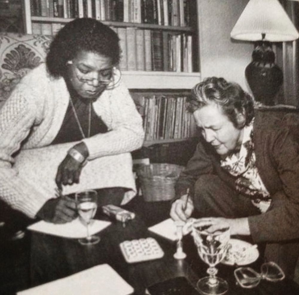 Maya Angelou and Jessica Mitford playing Boggle.