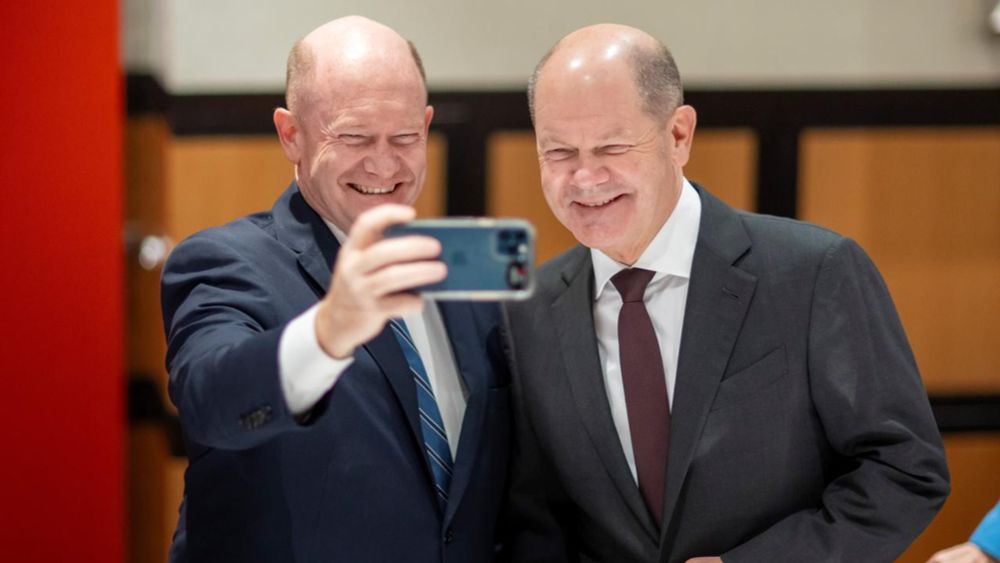 Washington: Scholz posiert mit US-"Doppelgänger" Coons