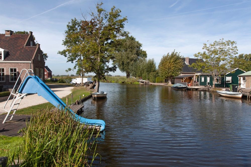 The Netherlands has the lowest proportion of ‘excellent’ bathing waters in Western Europe, according to the latest report by the European Environment Agency. The agency publishes its assessment of bat...