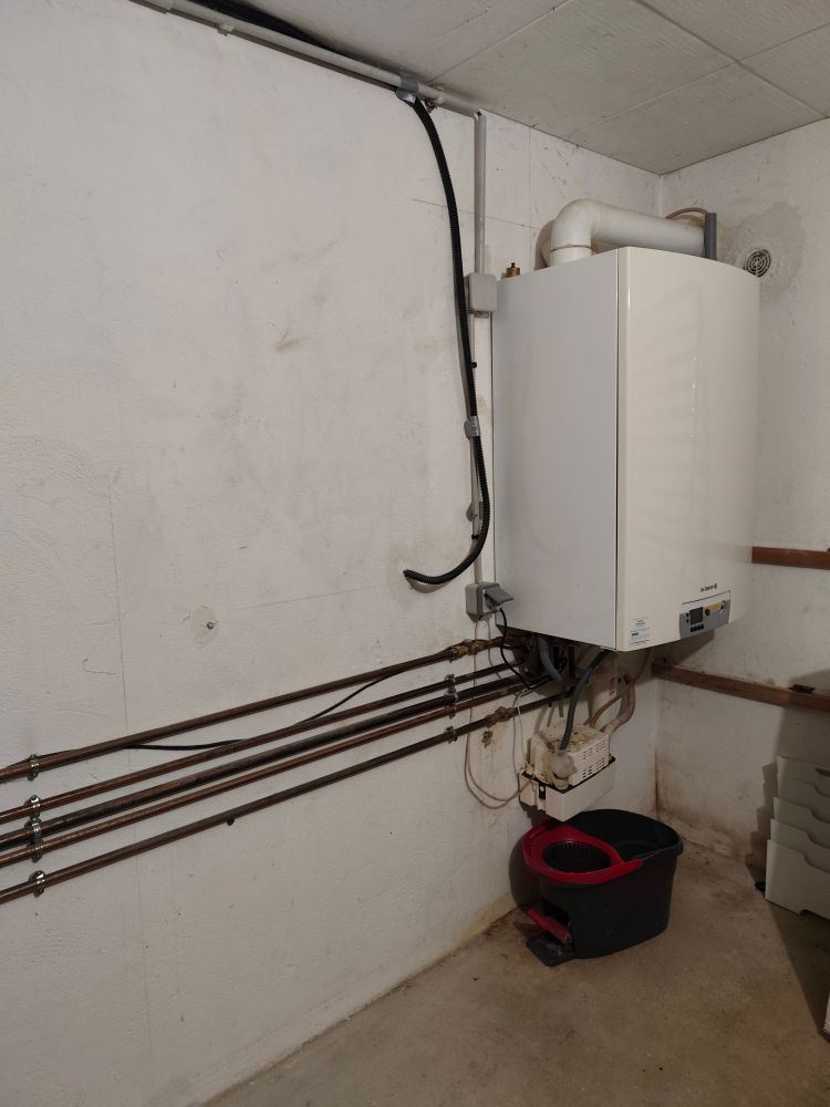 Objectif : installer un cumulus électrique en amont de chaudière gaz défectueuse. 