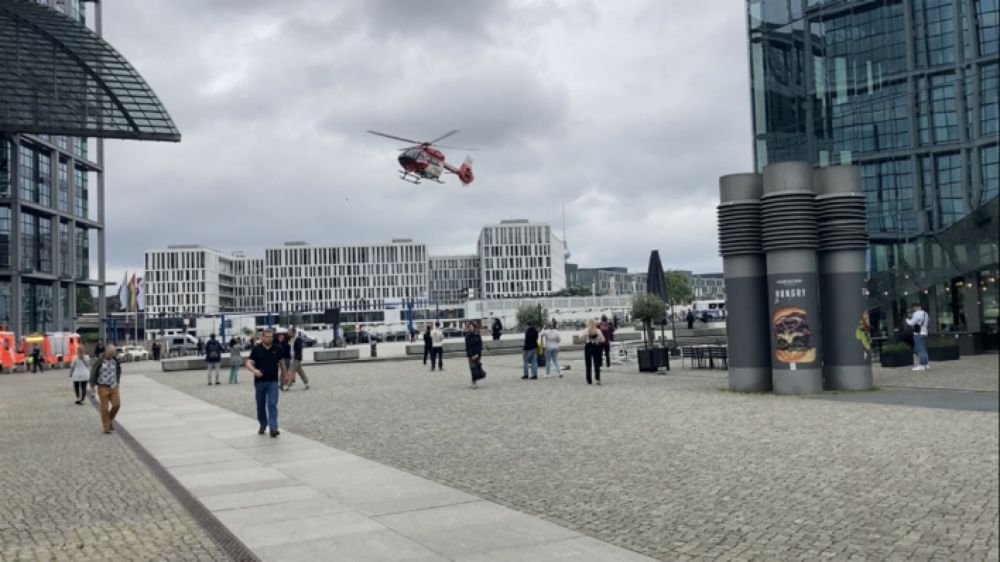 Frau und Kind am Berliner Hauptbahnhof unter ICE geraten - Frau tot