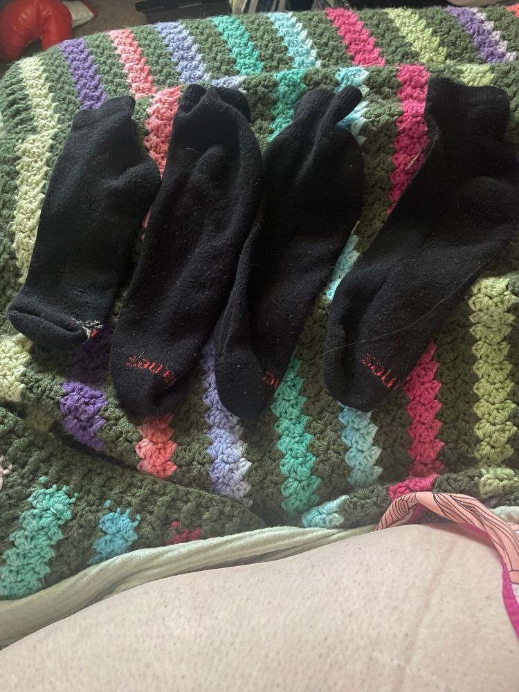 4 men’s black socks