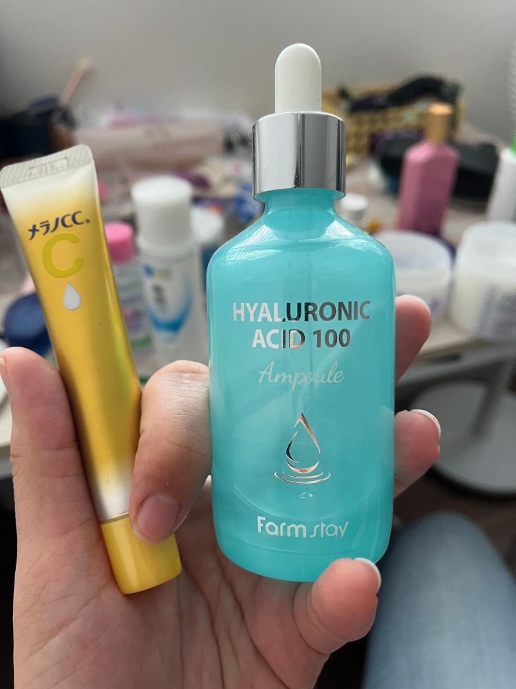 Vitamin C oil and hyaluronic acid