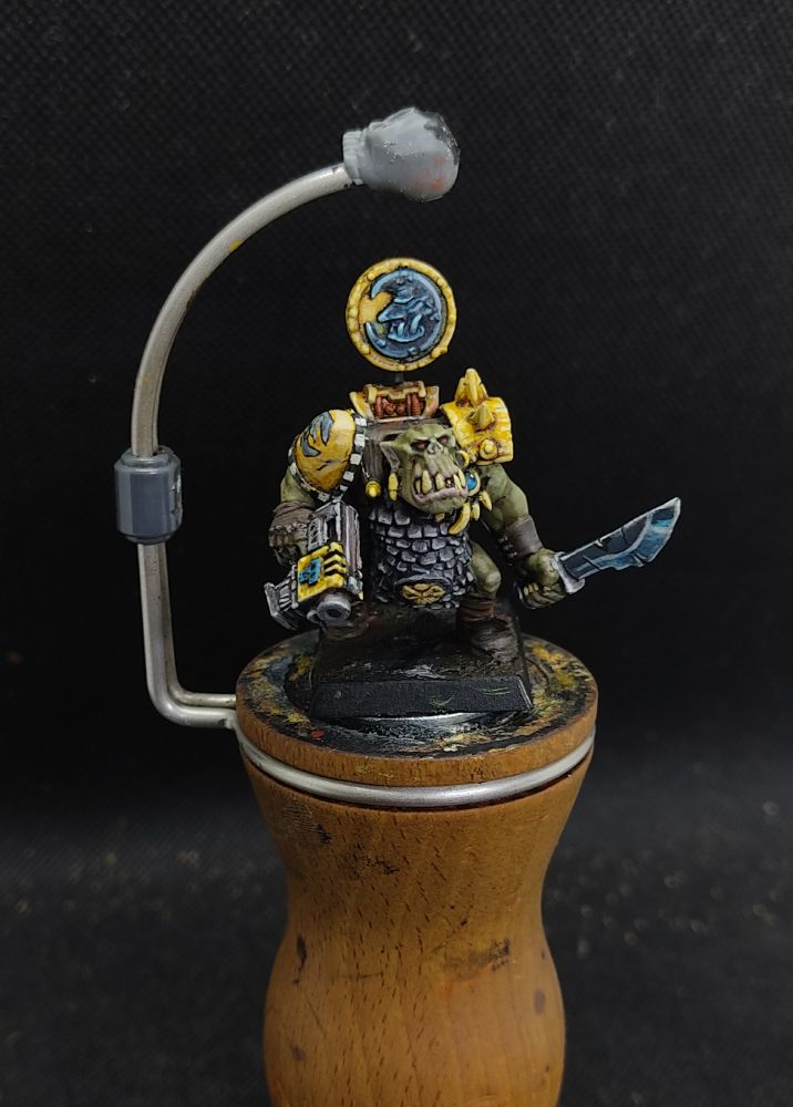 ork boy body from the 6th edition starter set, slugga from space orks set, banner is a nightgoblin shield