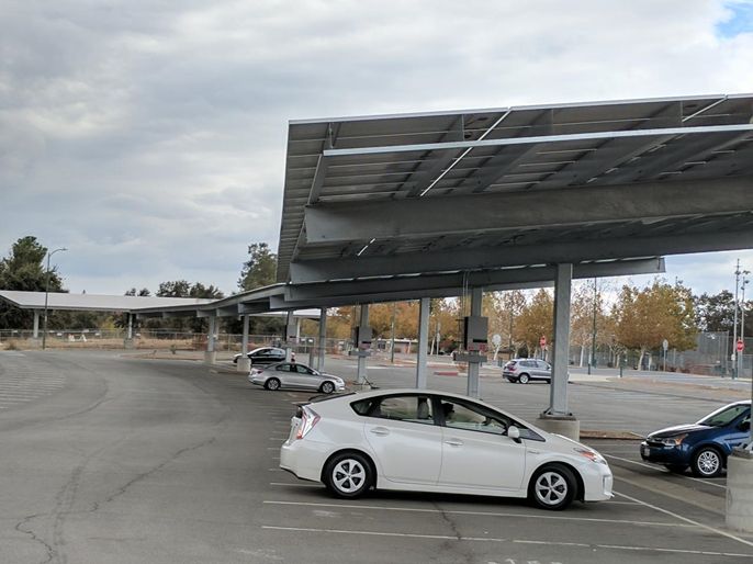 a very pedestrian (ha) but thoroughly functional example of a canopy cantilivered from posts between pairs of stall rows.