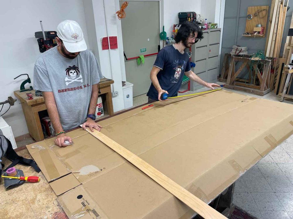 Maurizio and Pietro measuring the cardboard in order to cut it so that it matches my height.