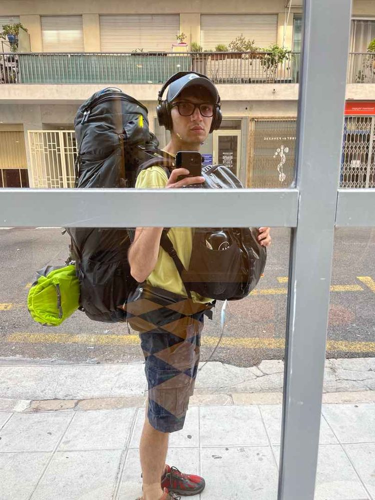 Moi avec deux géant sacs à dos