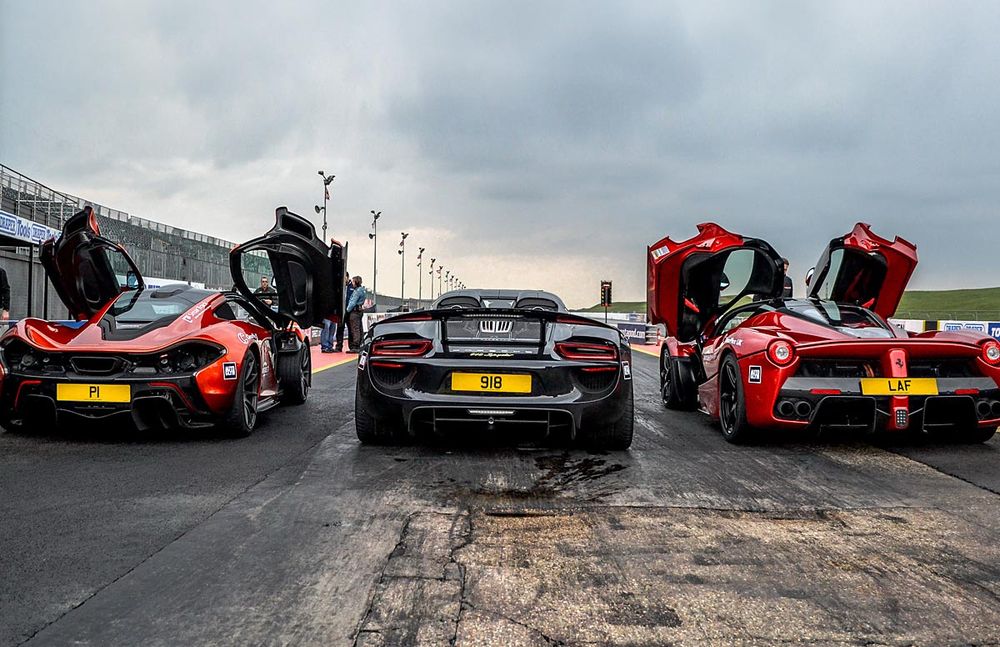 McLaren P1, Porsche 918, Ferrari LaFerrari. 