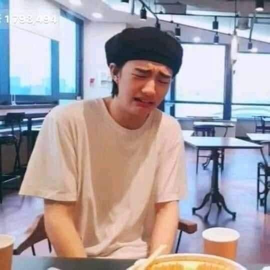 Hyunjin crying dramatically